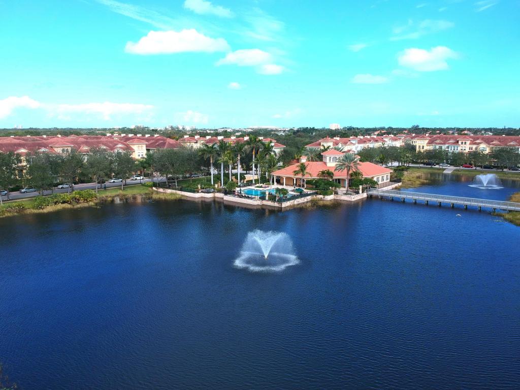 HARBOUR OAKS - Residential Lease