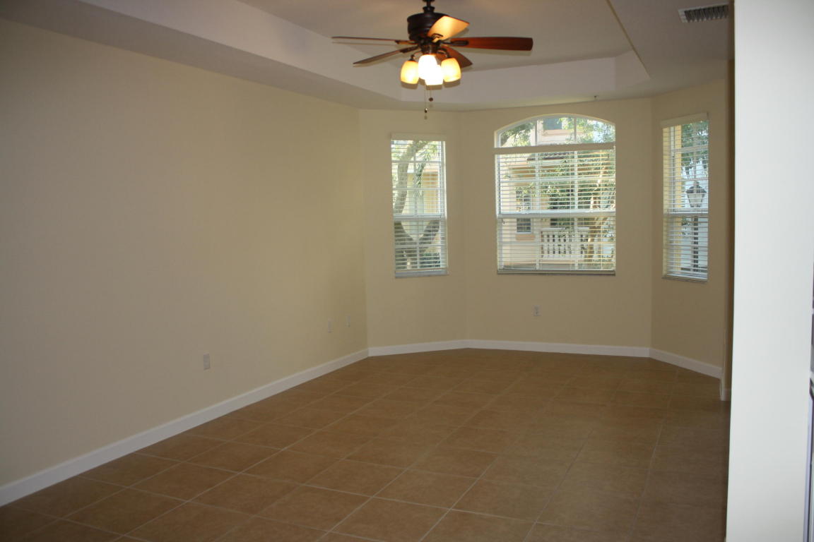 HARBOUR OAKS - Residential Lease