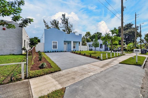 Tiny photo for 3804 Greenwood Avenue, West Palm Beach, FL 33407 (MLS # B26090450)
