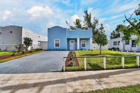 Tiny photo for 3804 Greenwood Avenue, West Palm Beach, FL 33407 (MLS # B26090450)