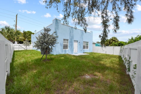 Tiny photo for 3804 Greenwood Avenue, West Palm Beach, FL 33407 (MLS # B26090450)