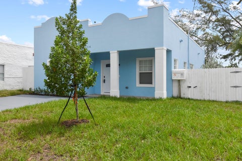 Tiny photo for 3804 Greenwood Avenue, West Palm Beach, FL 33407 (MLS # B26090450)