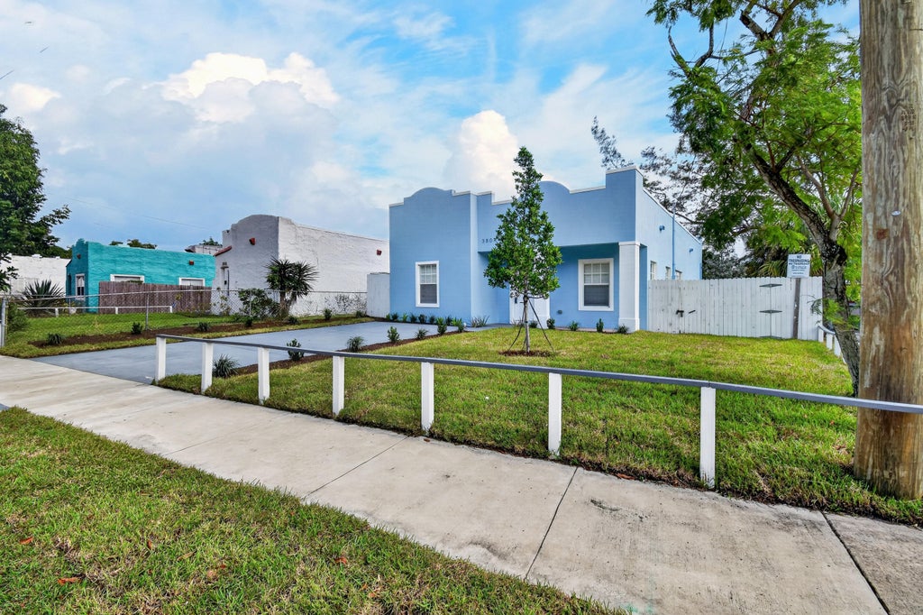 Photo of 3804 Greenwood Avenue, West Palm Beach, FL 33407 (MLS # B26090450)