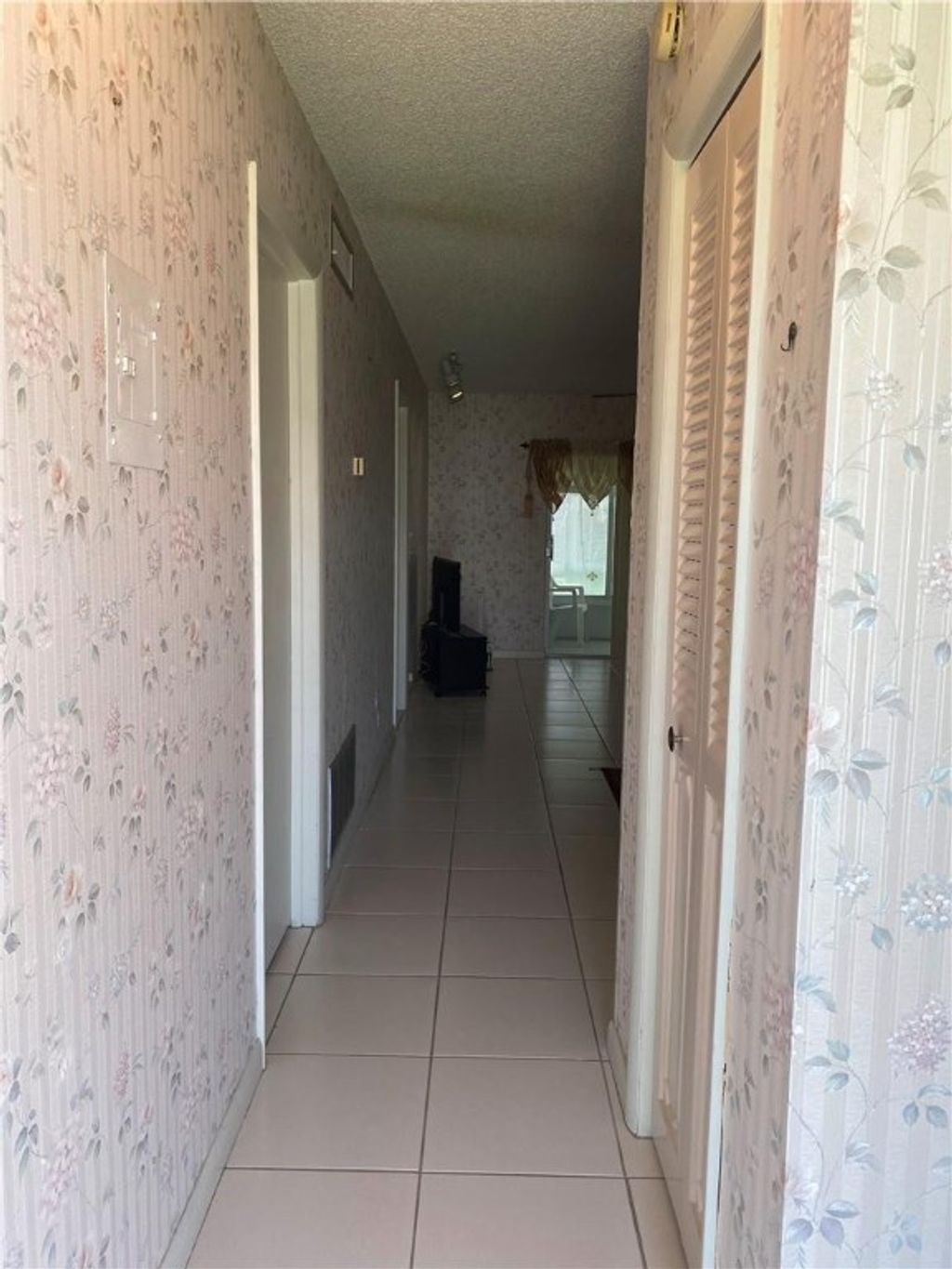 Photo of 1119 Lake Terrace #103, Boynton Beach, FL 33426 (MLS # F10378546)