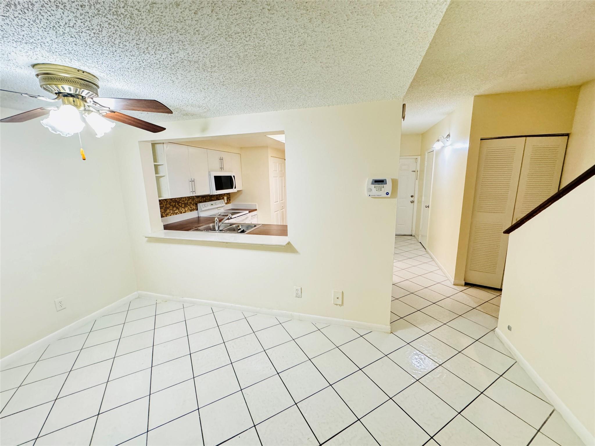 8819 Springtree Lakes Dr