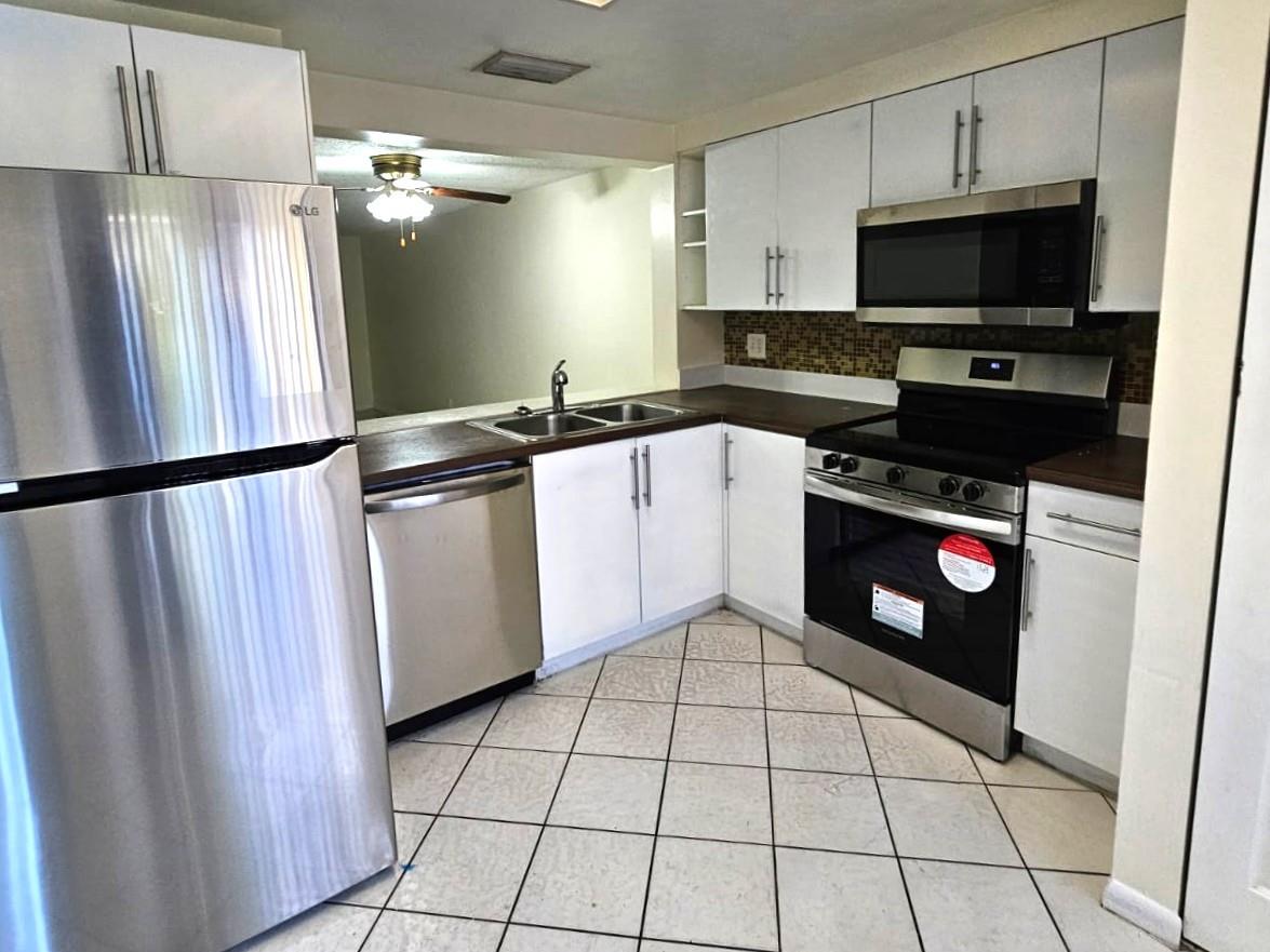 Stunning Renovated 3-Bedroom Unit in Sunrise – Best in the Community! Welcome to this beautifully unique 3-bedroom, 2.5-bathroom unit in the heart of Sunrise. Bright, elegant, and inviting, this spacious home offers a perfect blend of comfort and modern style. The interior features sleek laminate and tile flooring throughout, an upgraded kitchen with brand-new SS appliances, and the convenience of an in-unit washer and dryer. Every detail has been thoughtfully updated to create a stylish and functional living space. Located in a quiet, family-friendly neighborhood within a gated community, residents enjoy amenities including a pool, fitness center, tennis courts, and a clubhouse. Assigned parking is also included. Don’t miss this rare opportunity!