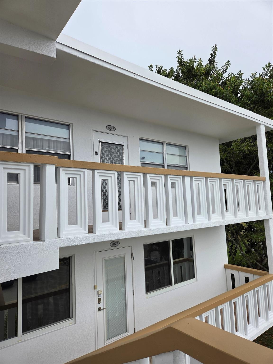 4042 Lyndhurst J 4042