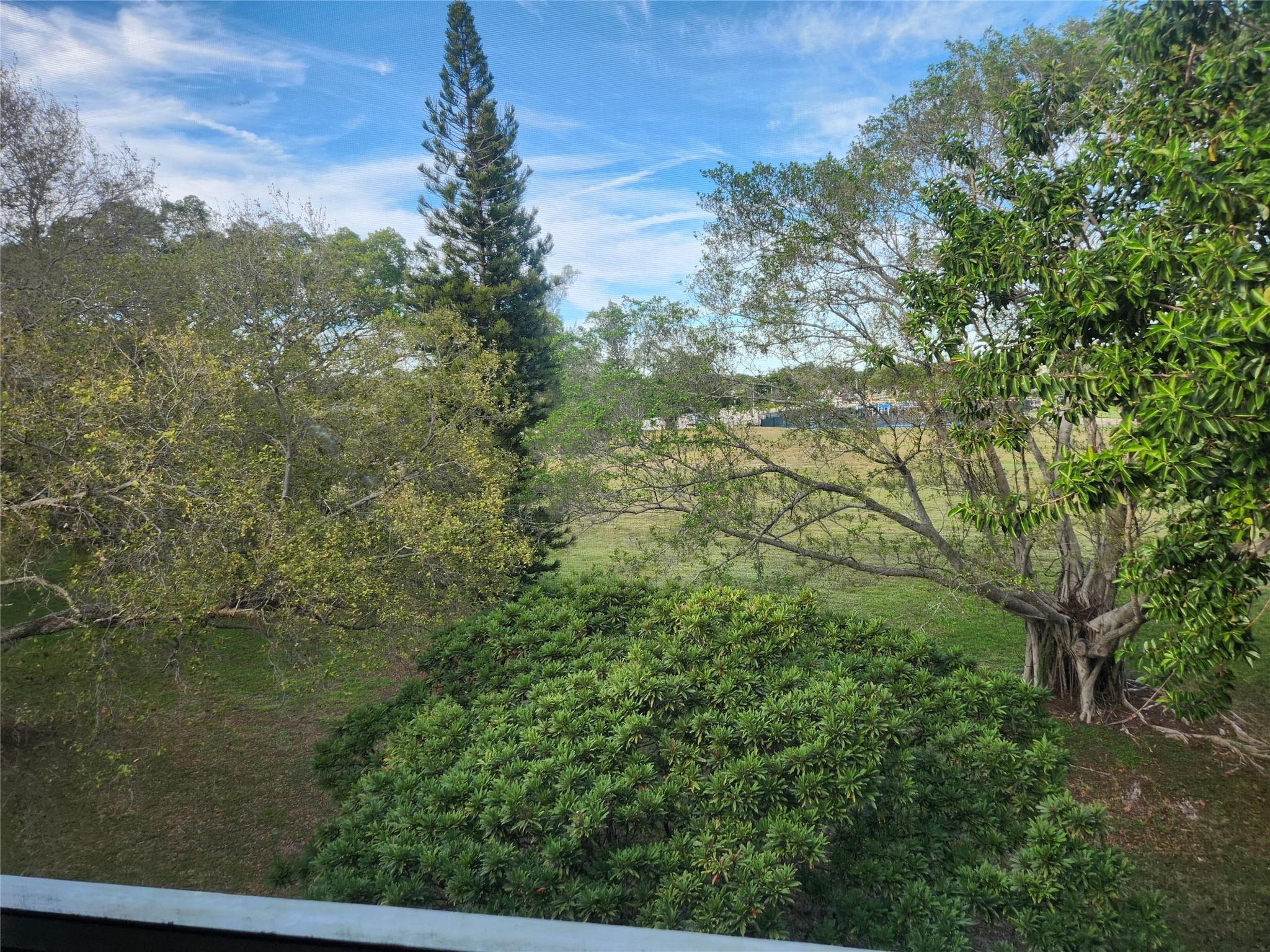 4042 Lyndhurst J 4042