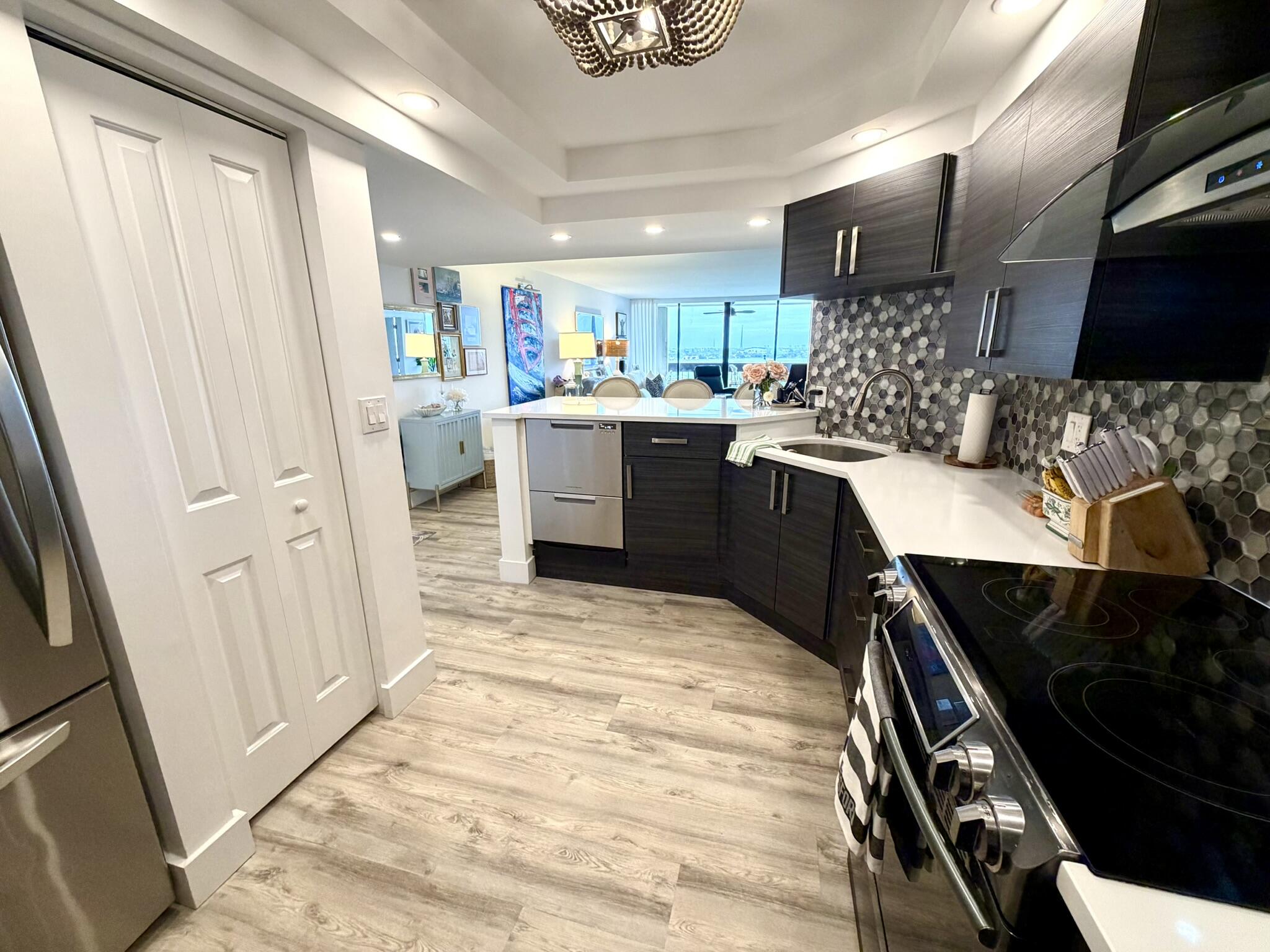 LANDS OF THE PRESIDENT CONDO 2 , - Residential