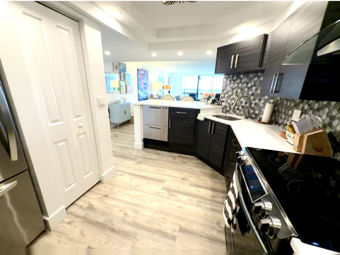 LANDS OF THE PRESIDENT CONDO 2 , - Residential