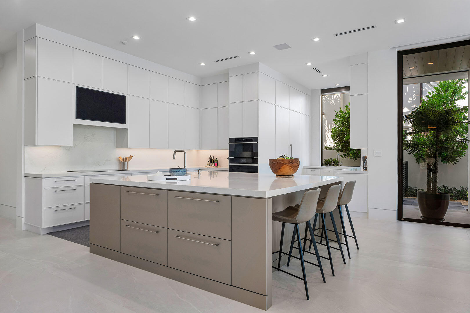 ROYAL PALM YACHT & COUNTR - Residential