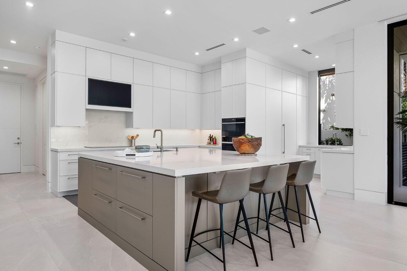 ROYAL PALM YACHT & COUNTR - Residential