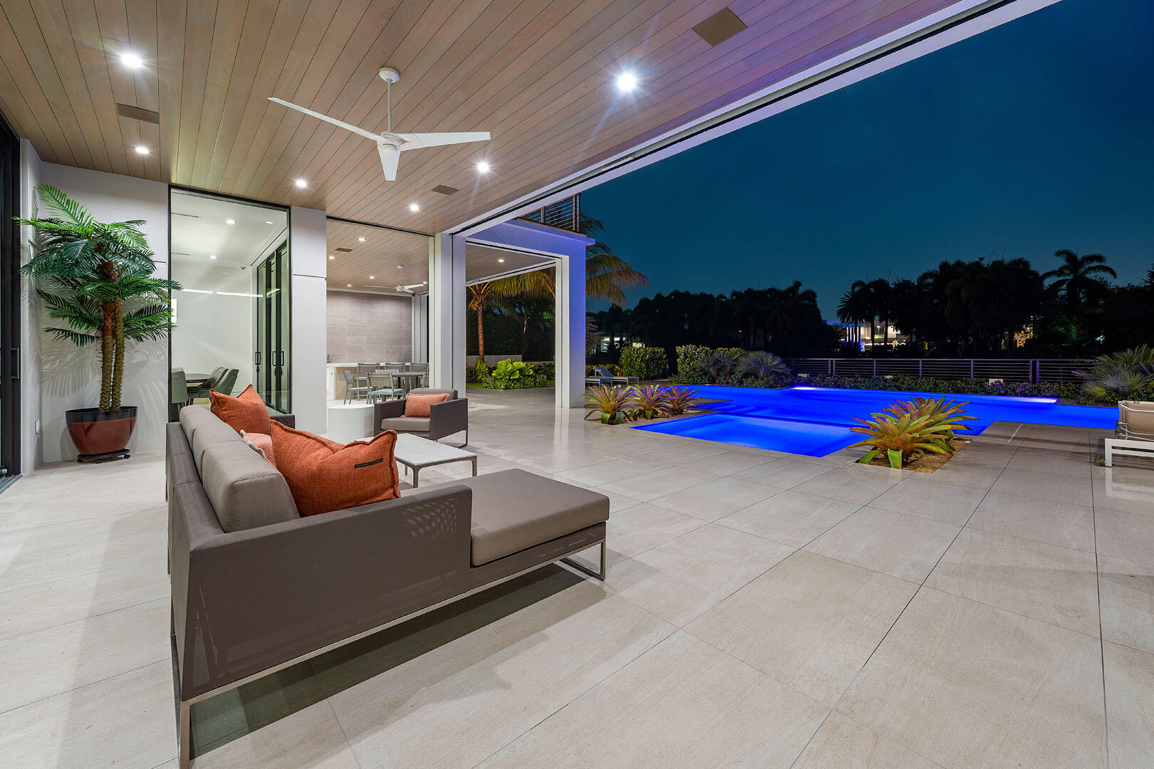 ROYAL PALM YACHT & COUNTR - Residential