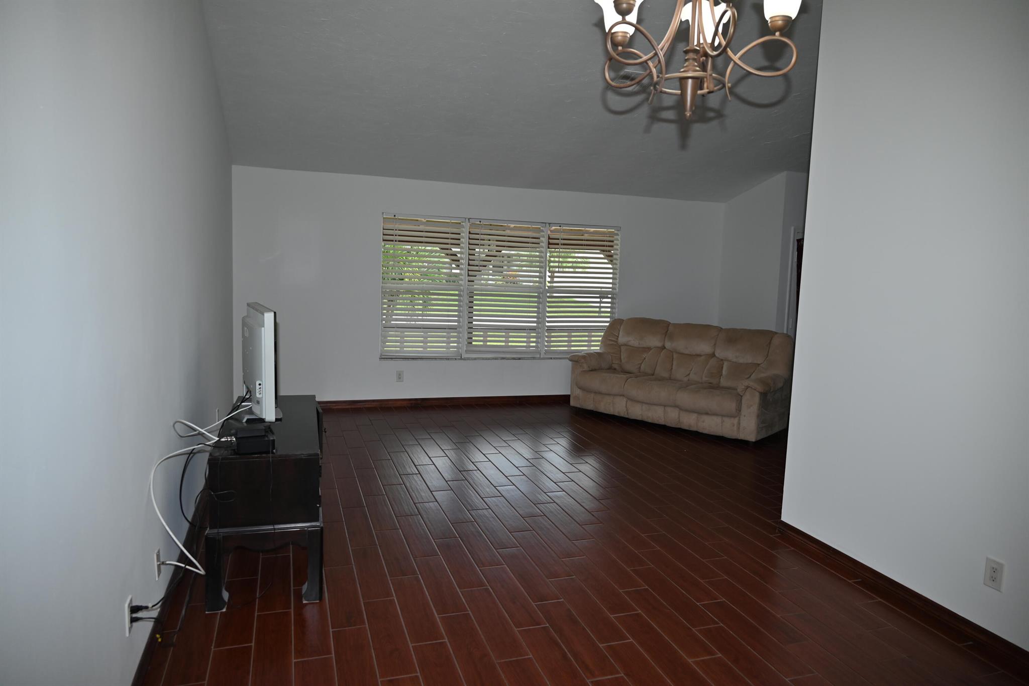 SUGAR POND MANOR OF WELLI - Residential