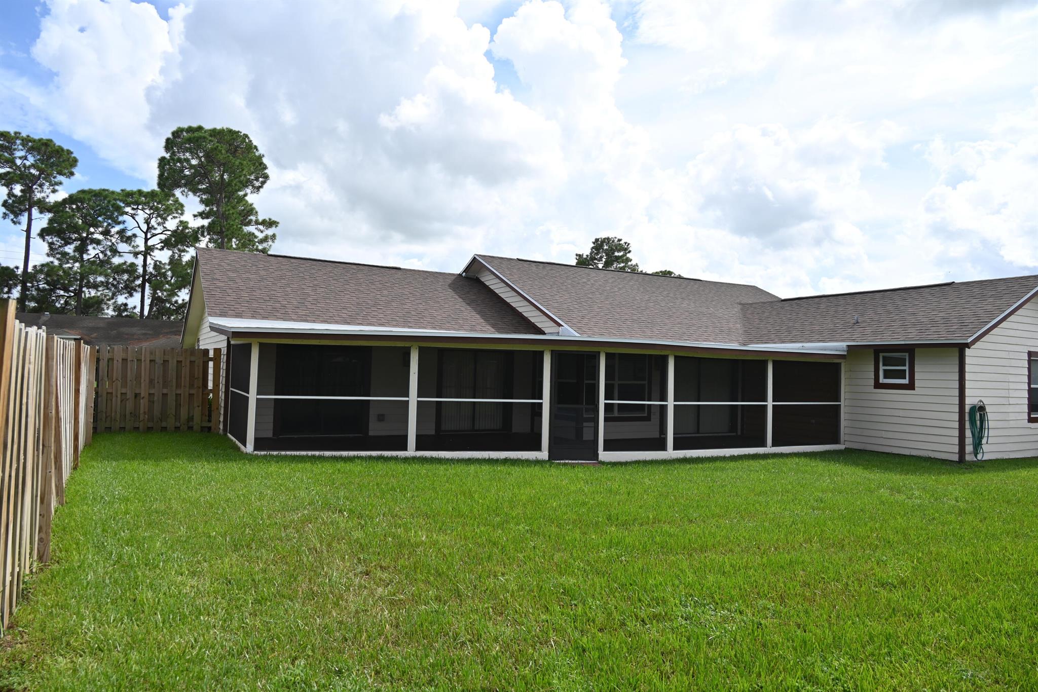 SUGAR POND MANOR OF WELLI - Residential