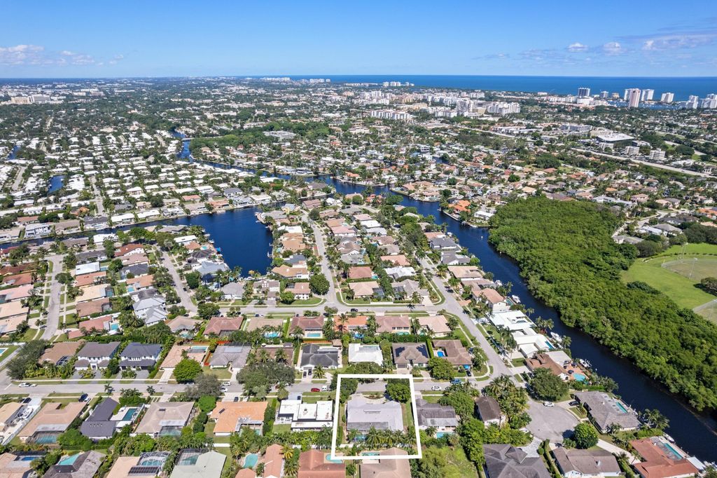 Photo of 620 SW 17th Street, Boca Raton, FL 33486 (MLS # R11133340)