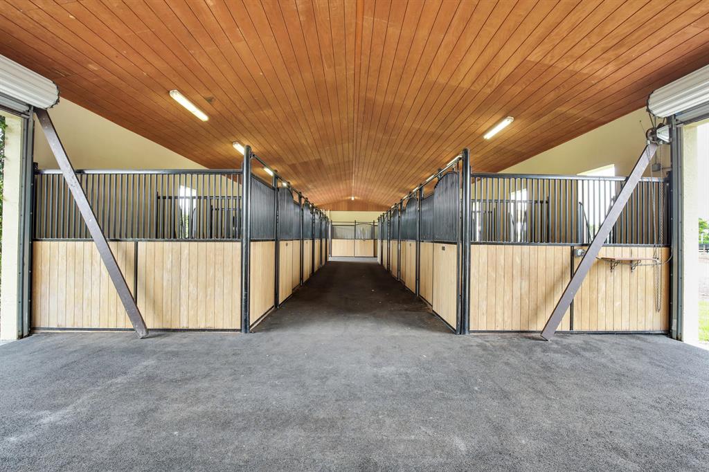 SADDLE TRAIL PARK OF WELLINGTON - Residential