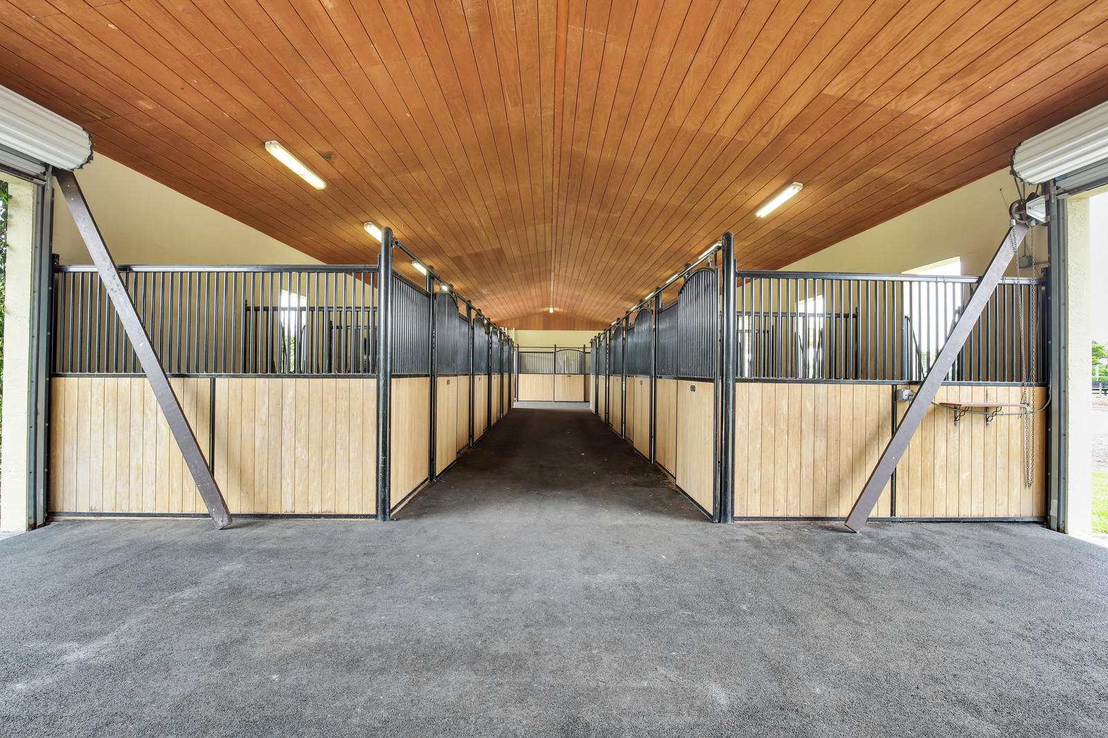 SADDLE TRAIL PARK OF WELLINGTON - Residential