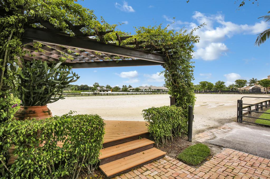 SADDLE TRAIL PARK OF WELLINGTON - Residential