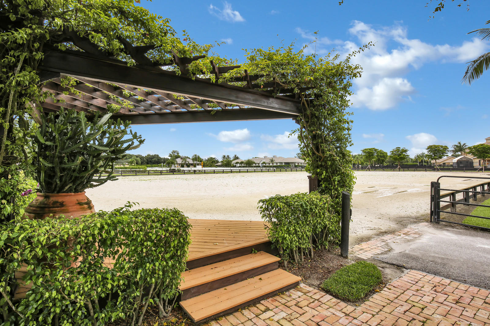 SADDLE TRAIL PARK OF WELLINGTON - Residential