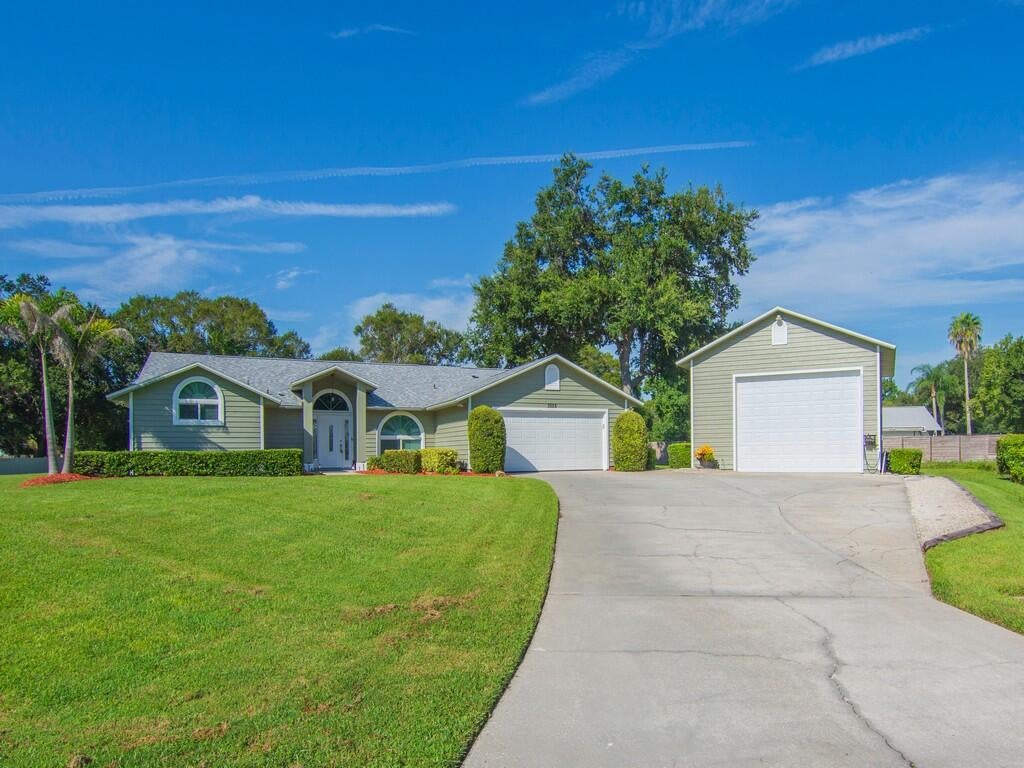 3555 3RD Place SW, Vero Beach, FL, 32968/$665,000 2 3555 3RD Place SW