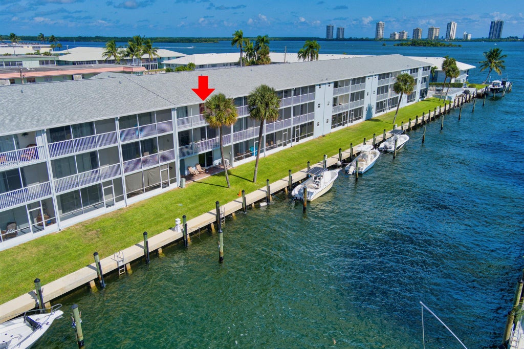Photo of 120 Lehane Terrace #310, North Palm Beach, FL 33408 (MLS # R10928742)