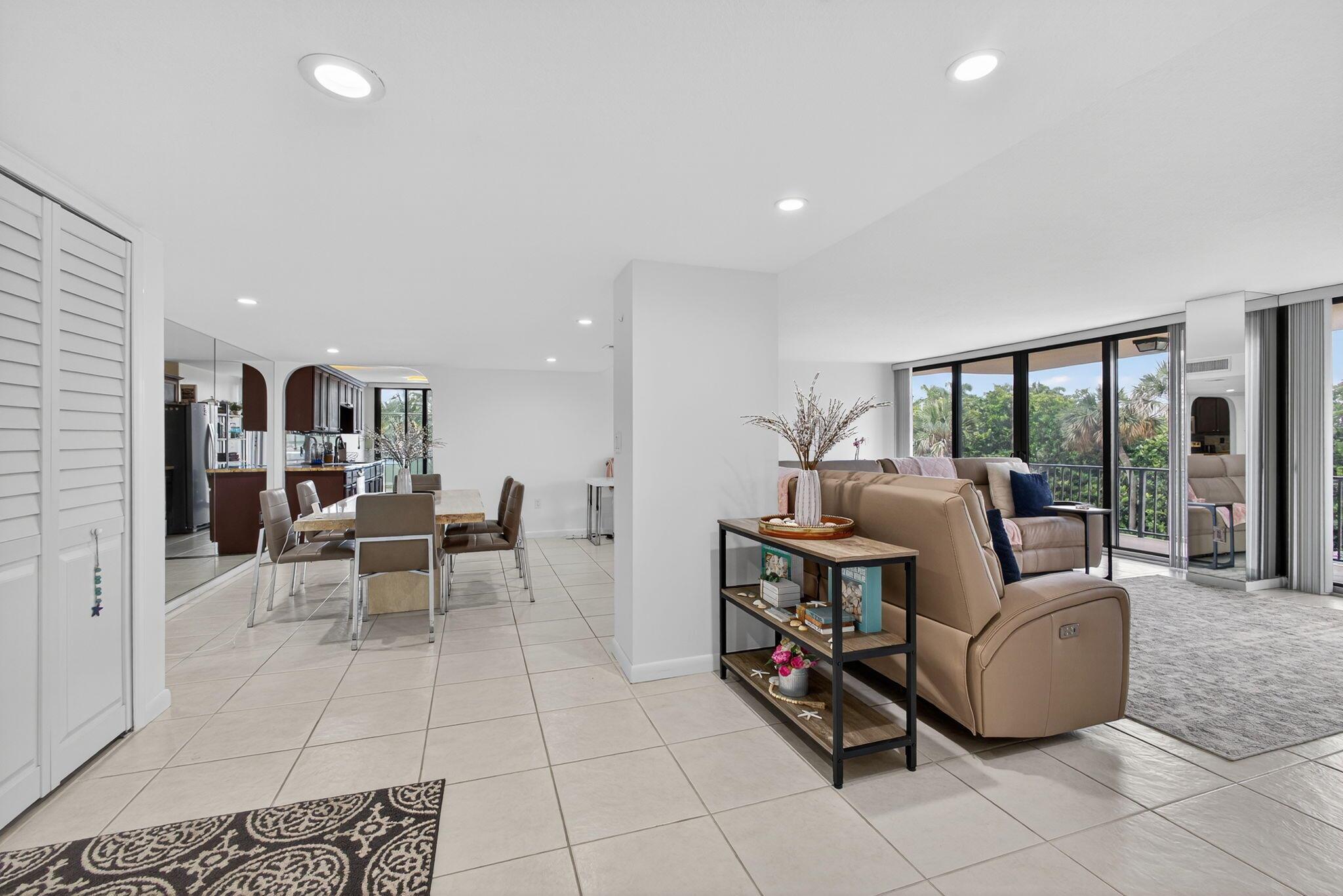 4200 N Ocean Drive 2-105, Singer Island, FL, 33404/$469,000 1 4200 N Ocean Drive 2-105