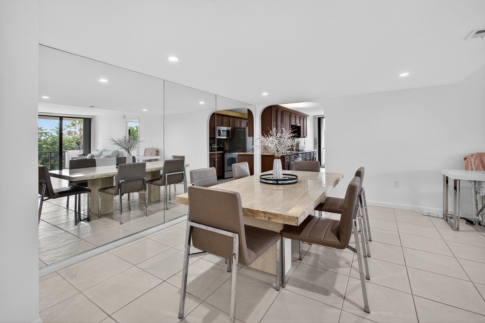 4200 N Ocean Drive 2-105, Singer Island, FL, 33404/$469,000 3 4200 N Ocean Drive 2-105
