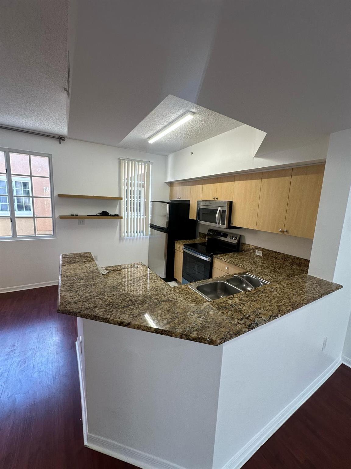 2961 NE 185th St 1605