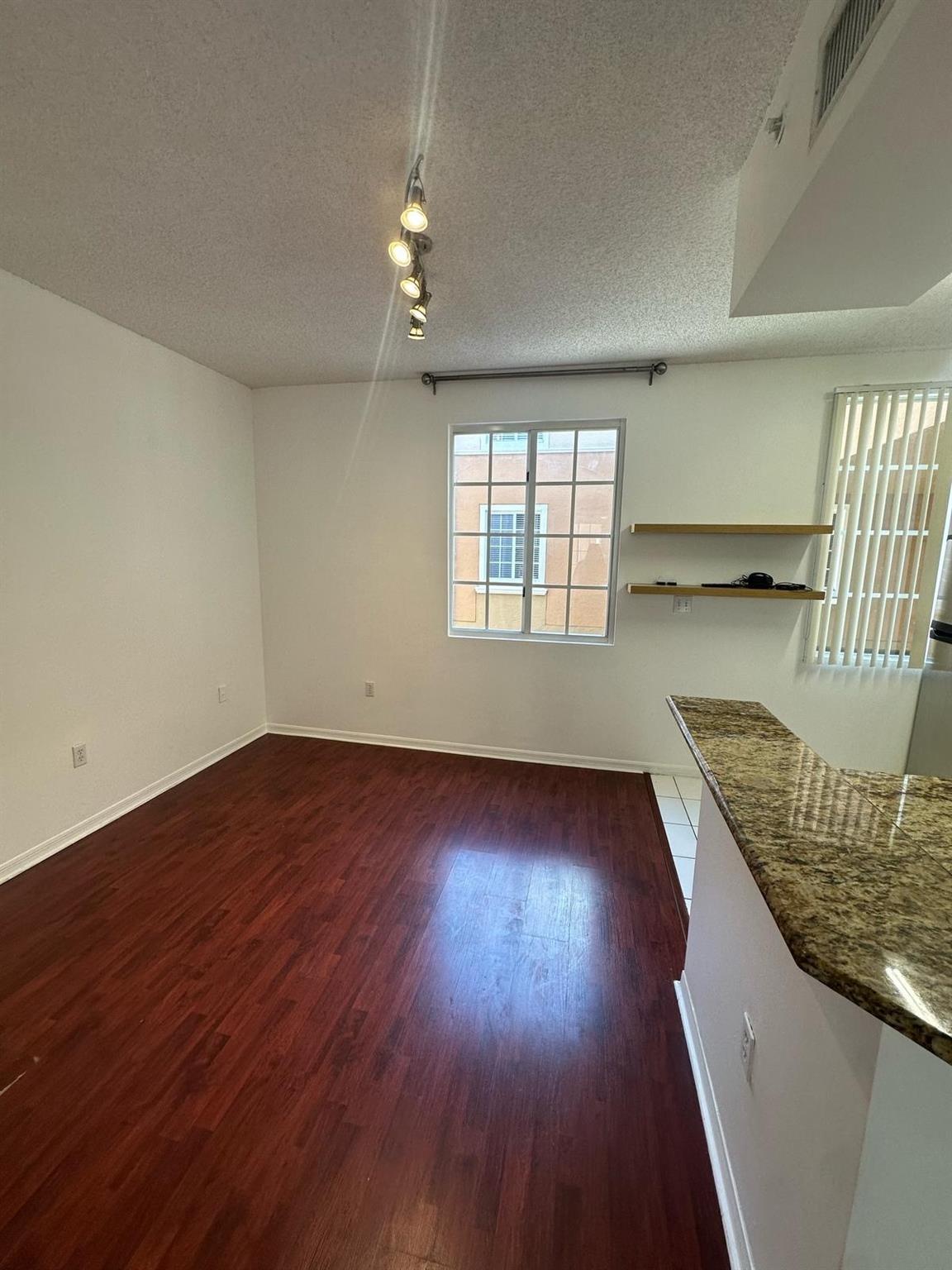 2961 NE 185th St 1605