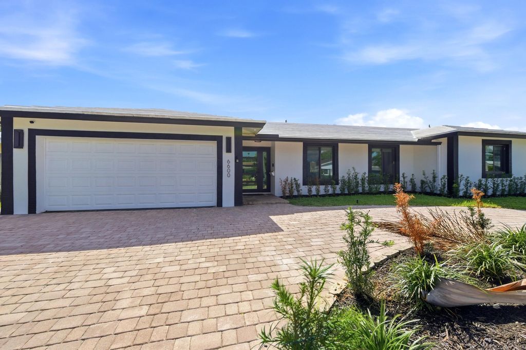 Photo of 6600 NE 21st Terrace, Fort Lauderdale, FL 33308 (MLS # B26027386)