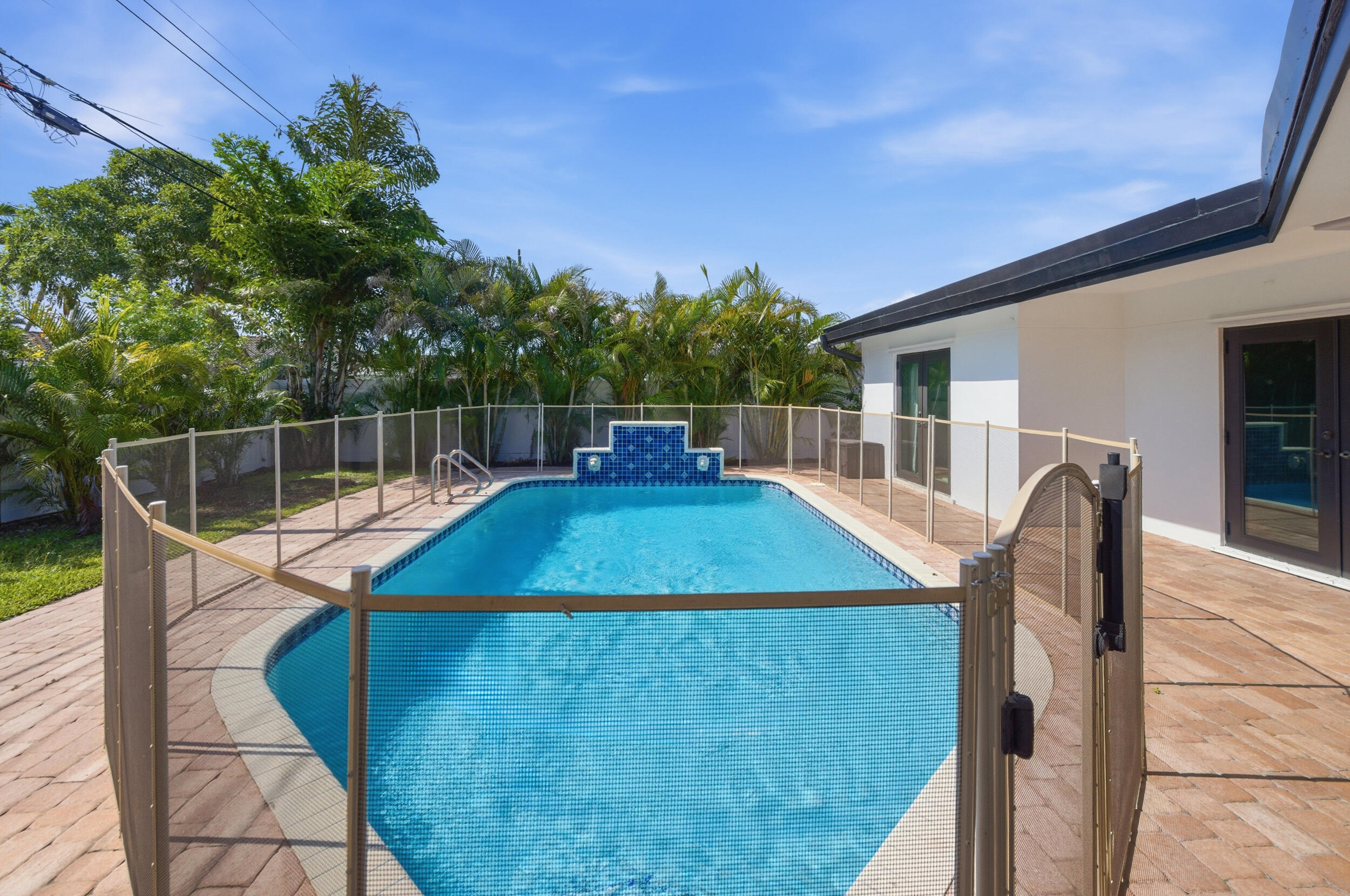 IMPERIAL POINT 5 SEC - Residential