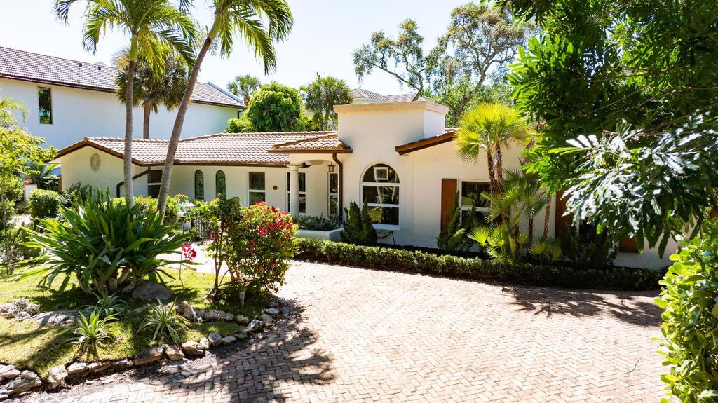 Photo of 898 Azalea Street, Boca Raton, FL 33486 (MLS # R11075034)