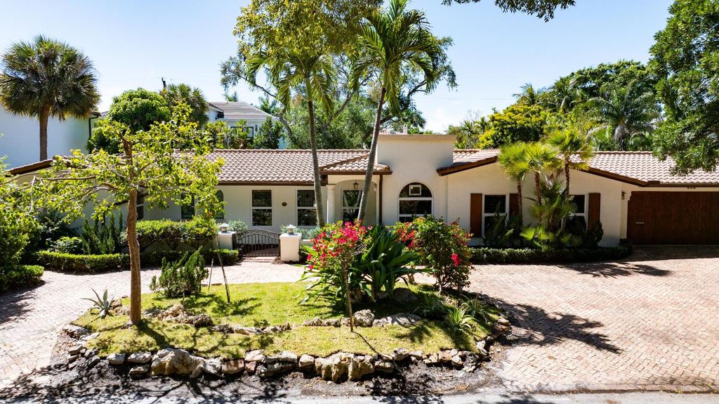 Photo of 898 Azalea Street, Boca Raton, FL 33486 (MLS # R11075034)