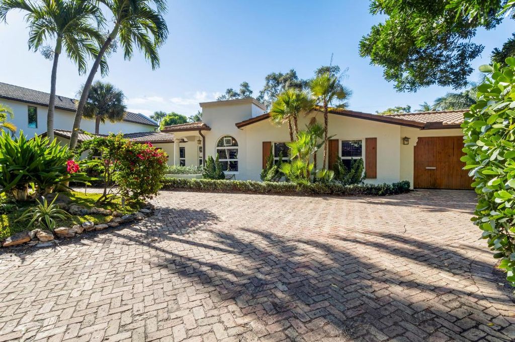 Photo of 898 Azalea Street, Boca Raton, FL 33486 (MLS # R11075034)