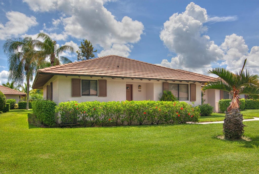Photo of 122 Club Drive, Palm Beach Gardens, FL 33418 (MLS # R10796383)