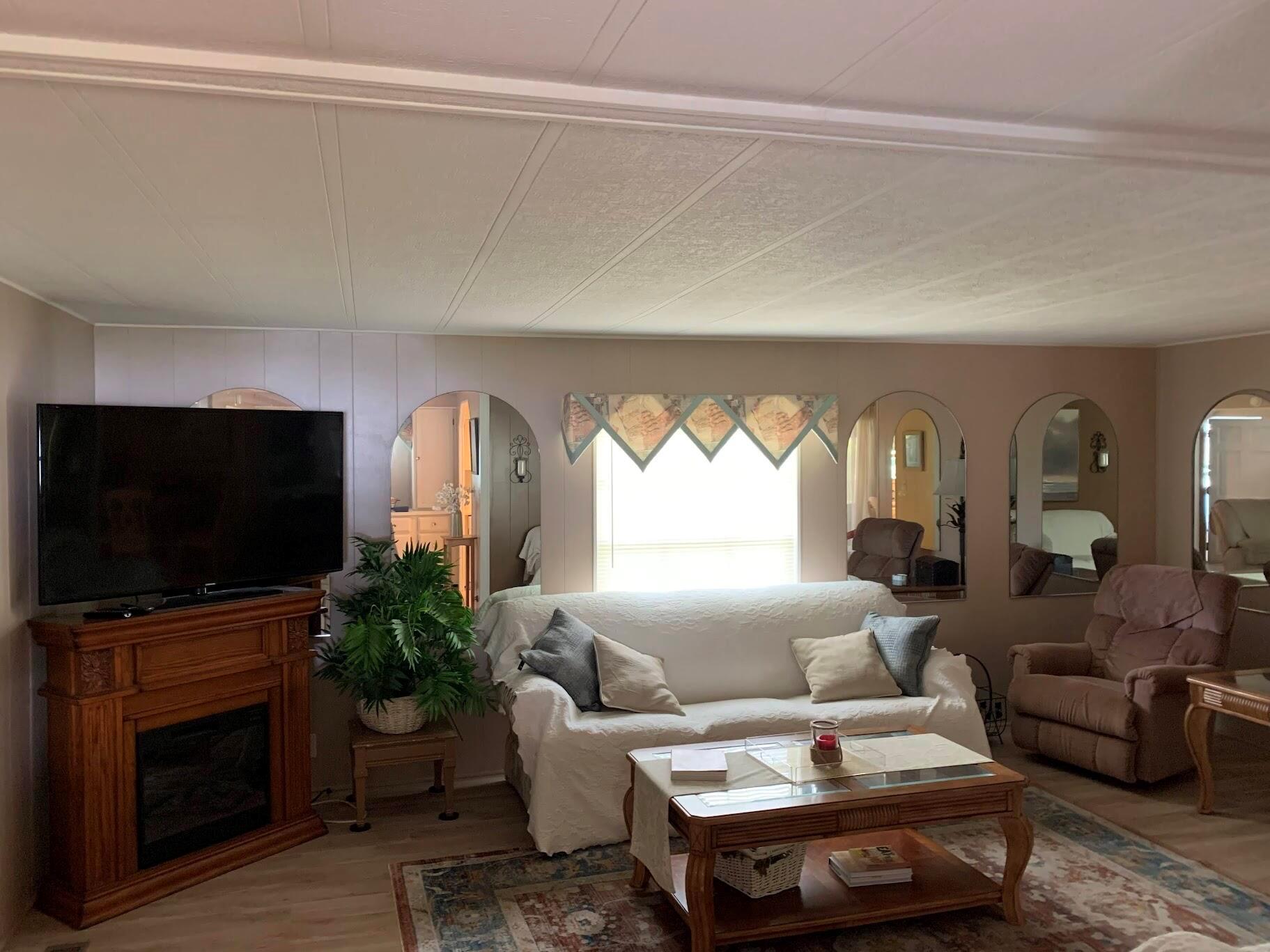 Spanish Lakes Riverfront - Residential Lease