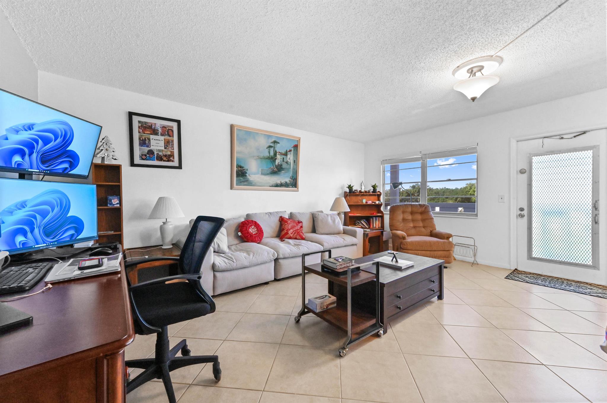 4031 Lyndhurst J