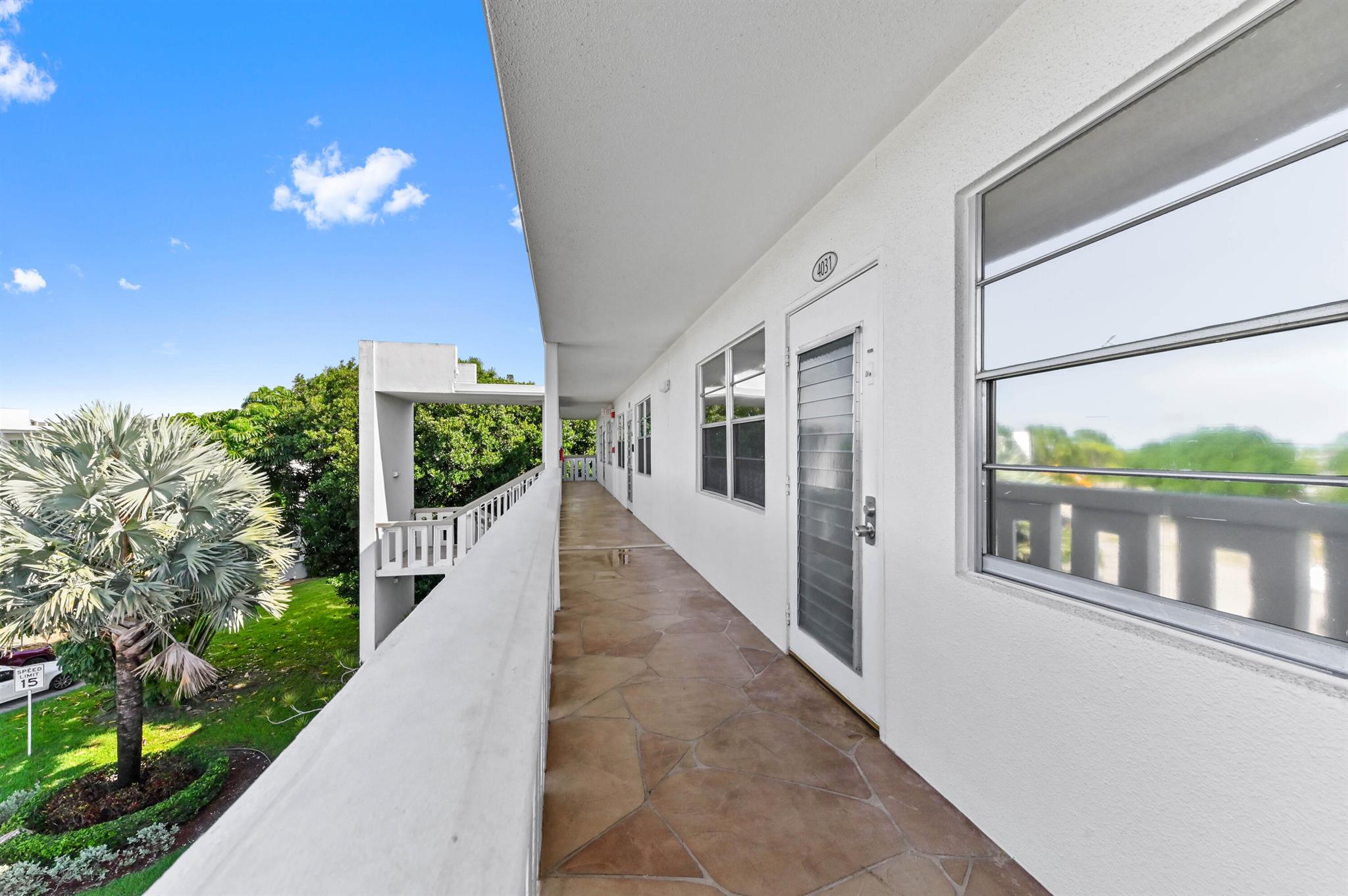 4031 Lyndhurst J