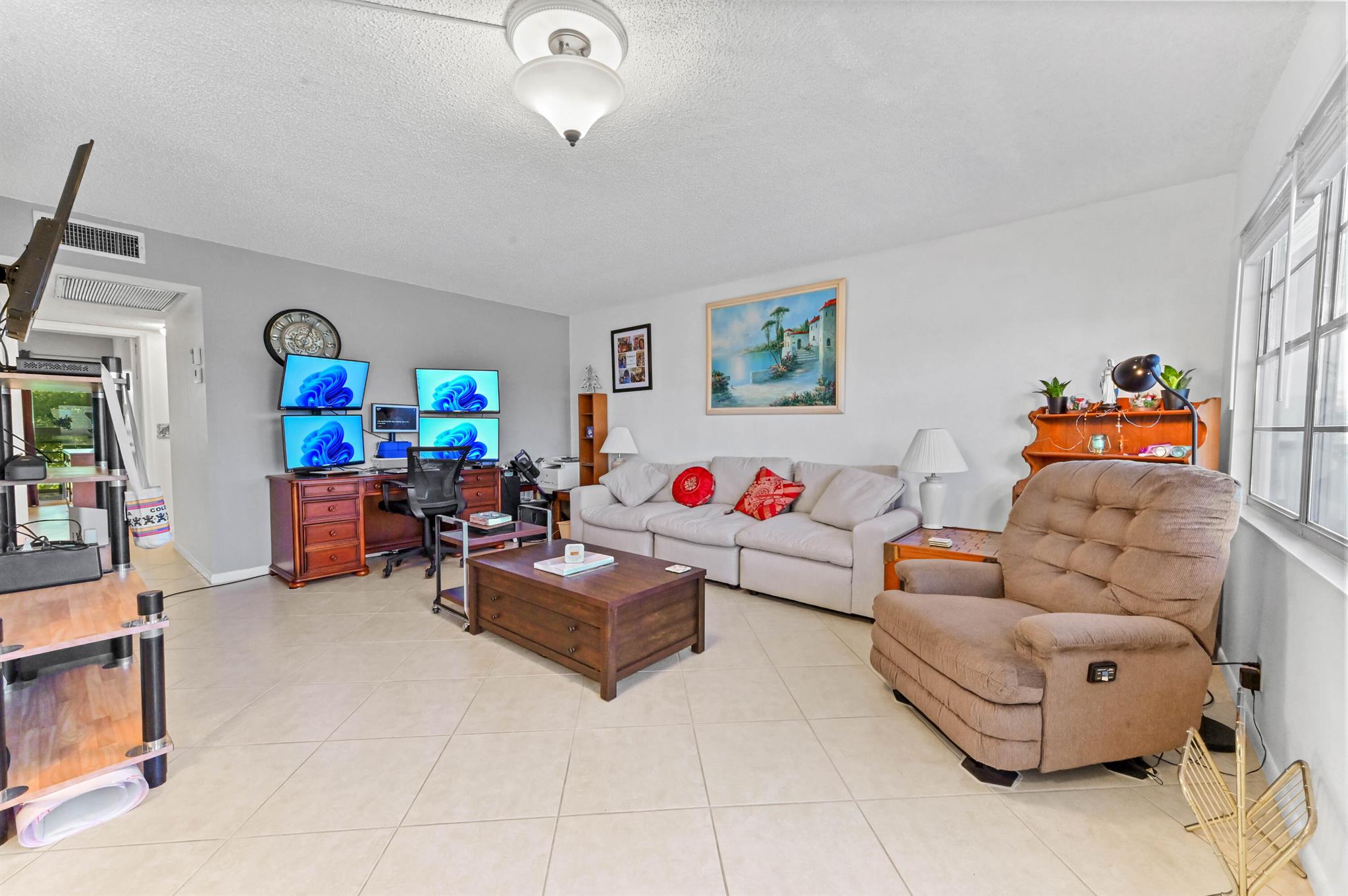 4031 Lyndhurst J
