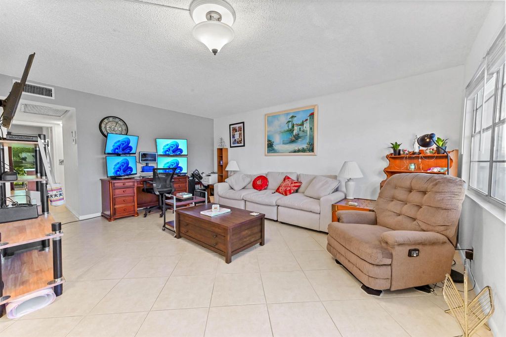 Photo of 4031 Lyndhurst J, Deerfield Beach, FL 33442 (MLS # R11108159)