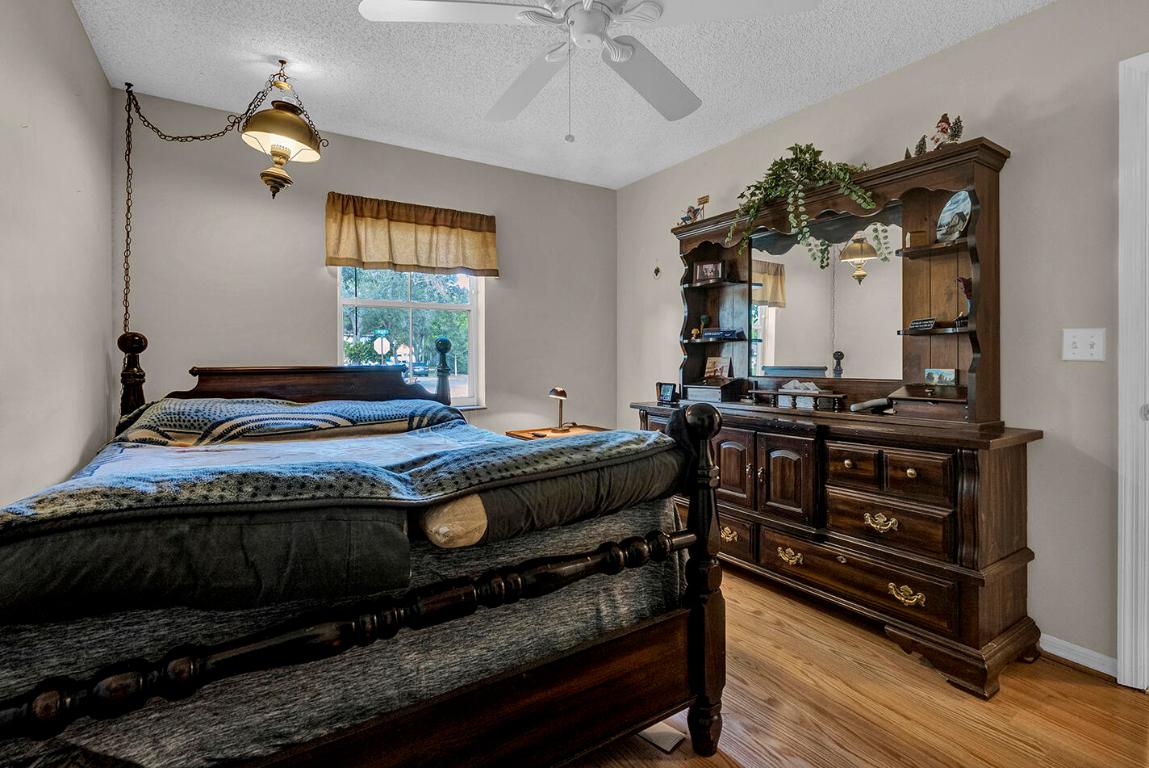 LYONS WEST - Residential