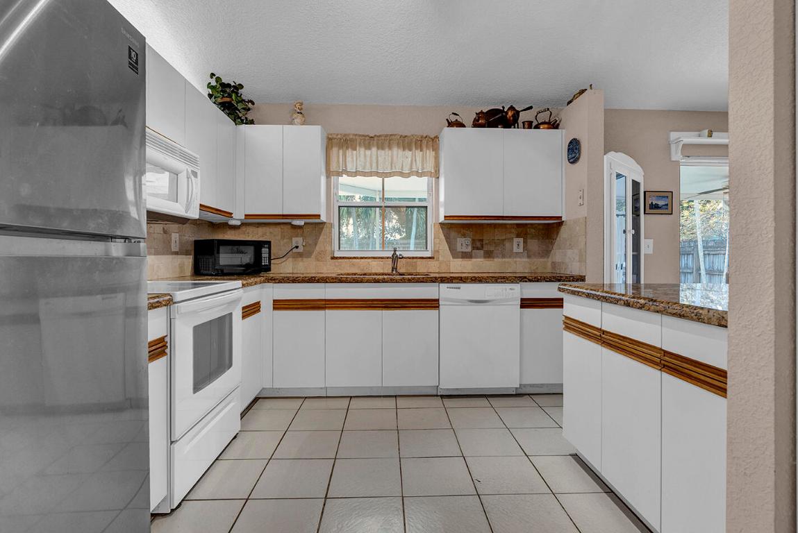 LYONS WEST - Residential