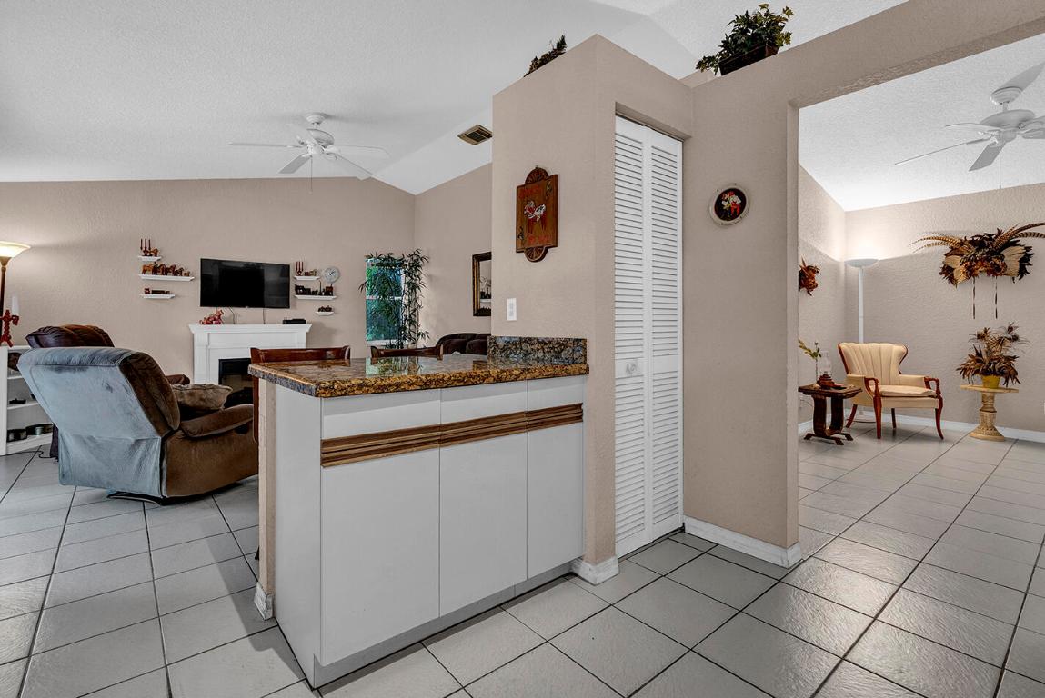 LYONS WEST - Residential