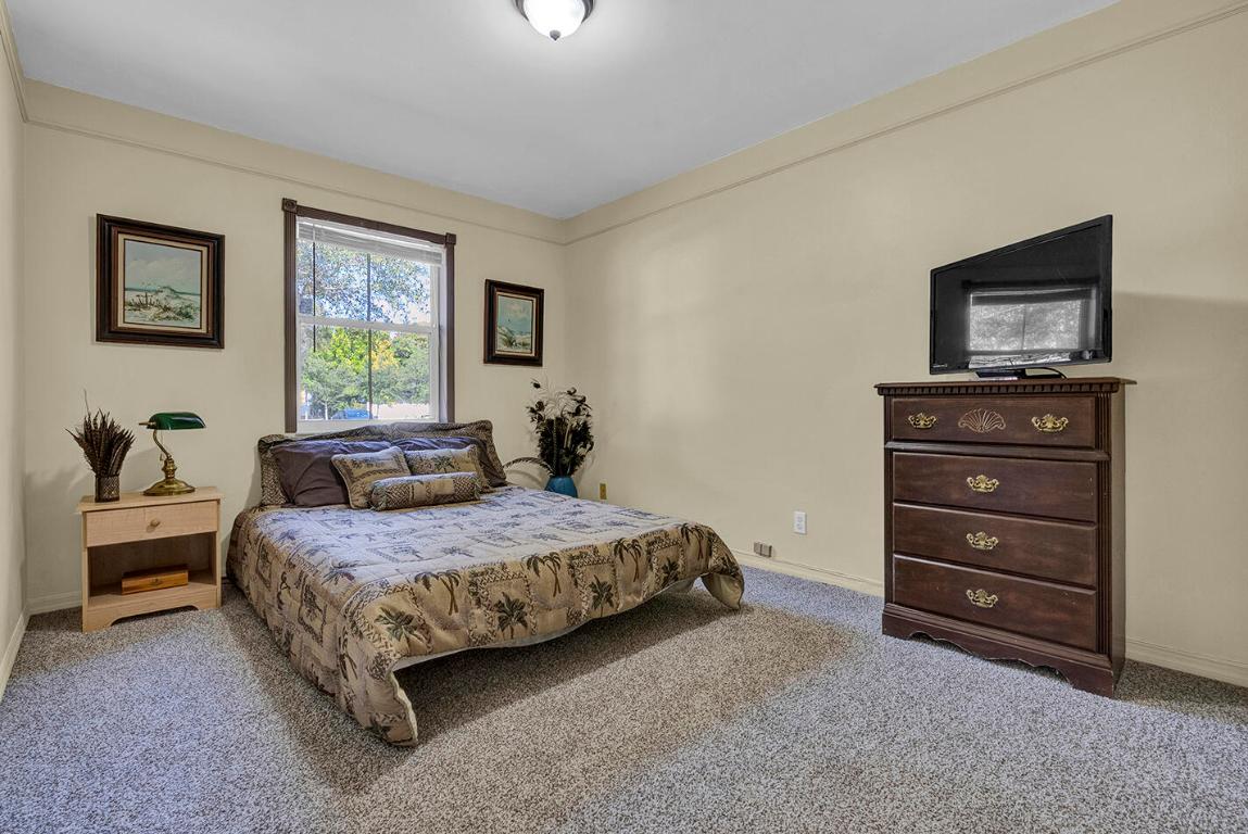 LYONS WEST - Residential