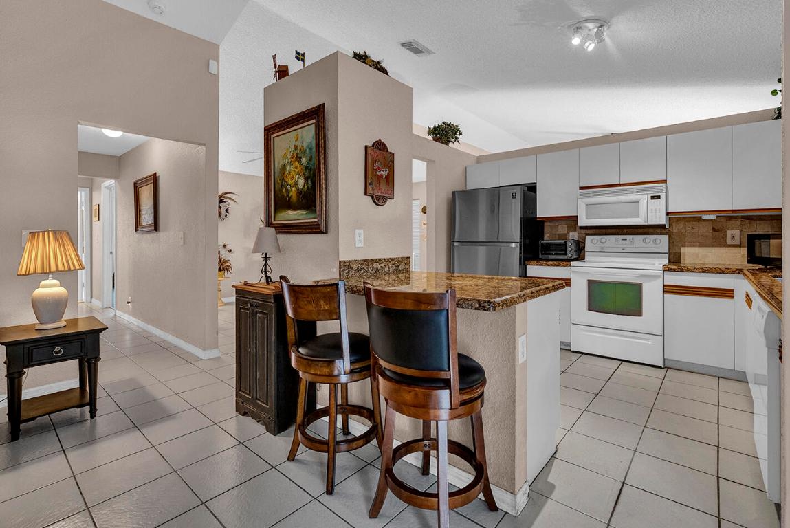 LYONS WEST - Residential