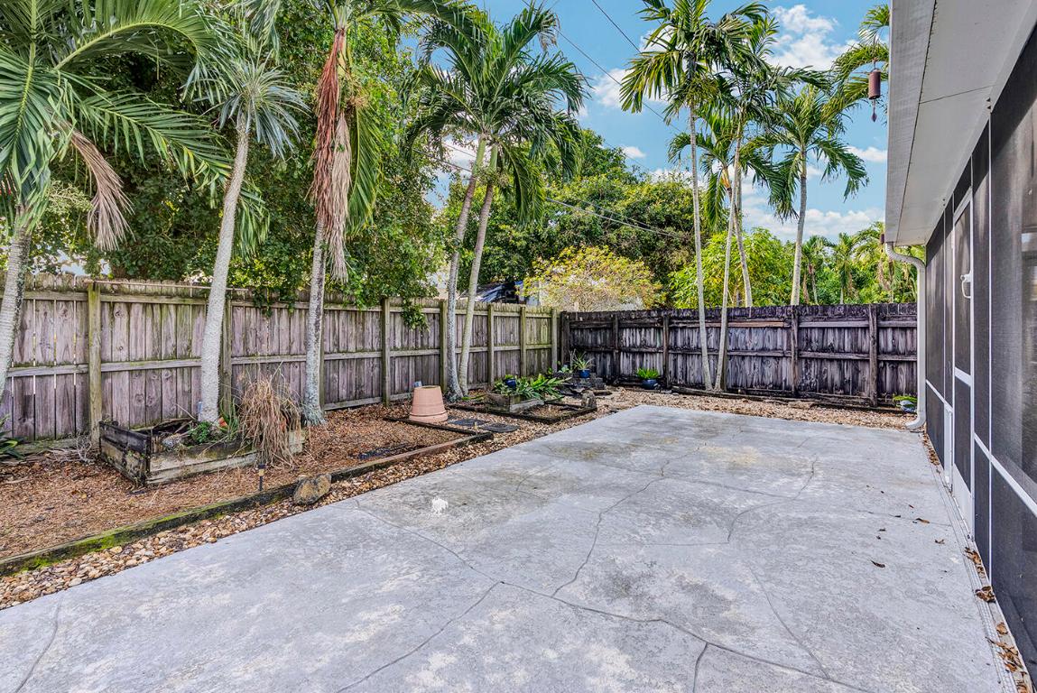 LYONS WEST - Residential