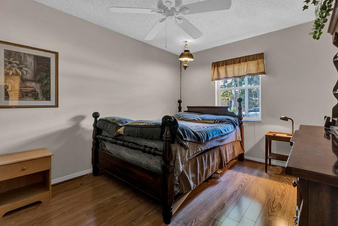 LYONS WEST - Residential