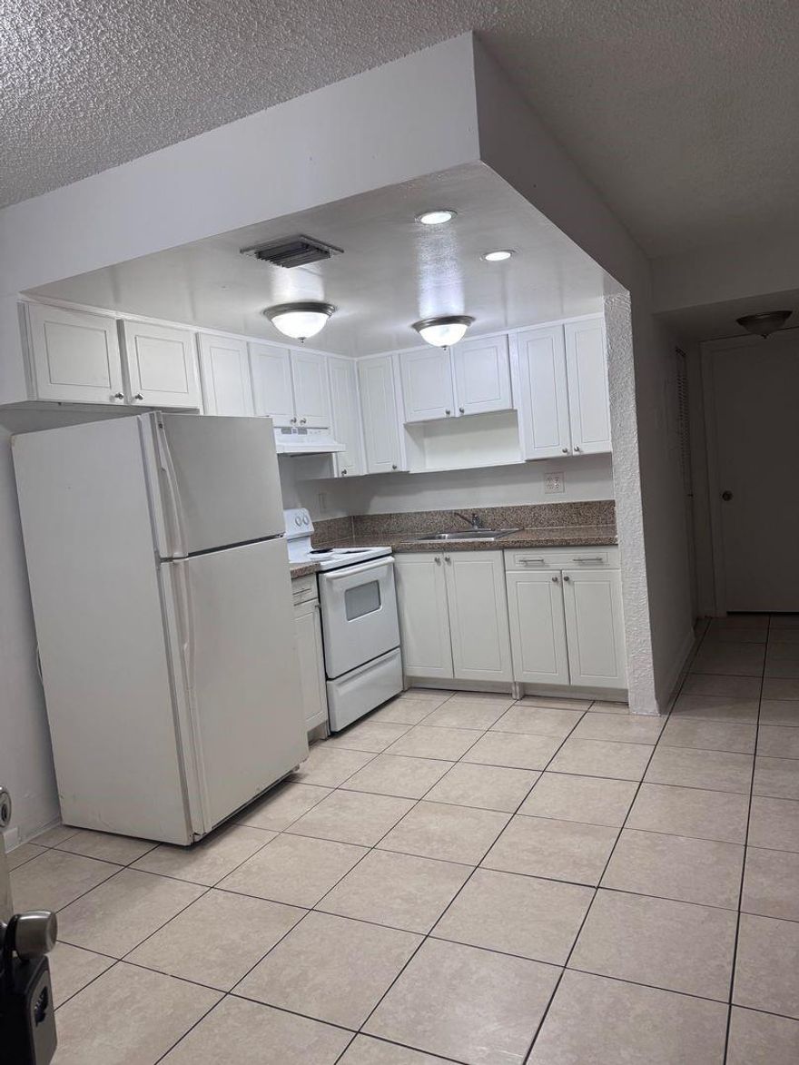 Welcome to this lovely 1 bedroom, 1 bathroom apartment located in Margate, Florida 33063, just off 411 and Atlantic Blvd. This cozy and inviting apartment is perfect for those who want to experience the relaxed coastal lifestyle of one of South Florida's most charming cities.
As you enter the apartment, you'll immediately notice the bright and airy atmosphere. The kitchen is fully equipped with a refrigerator and stove.