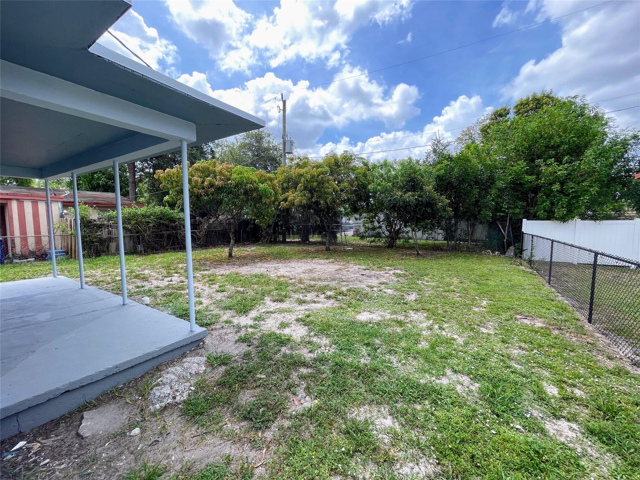 1708 NW 7th Pl